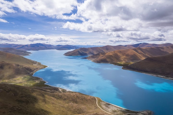 羊卓雍错航拍 ཡར་འབྲོག་གཡུ་མཚོ། Yamdrok Lake
