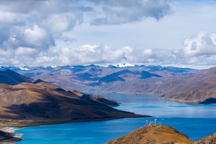 羊卓雍错航拍 ཡར་འབྲོག་གཡུ་མཚོ། Yamdrok Lake