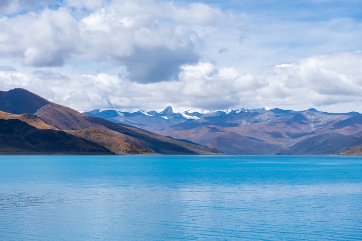 羊卓雍错航拍 ཡར་འབྲོག་གཡུ་མཚོ། Yamdrok Lake