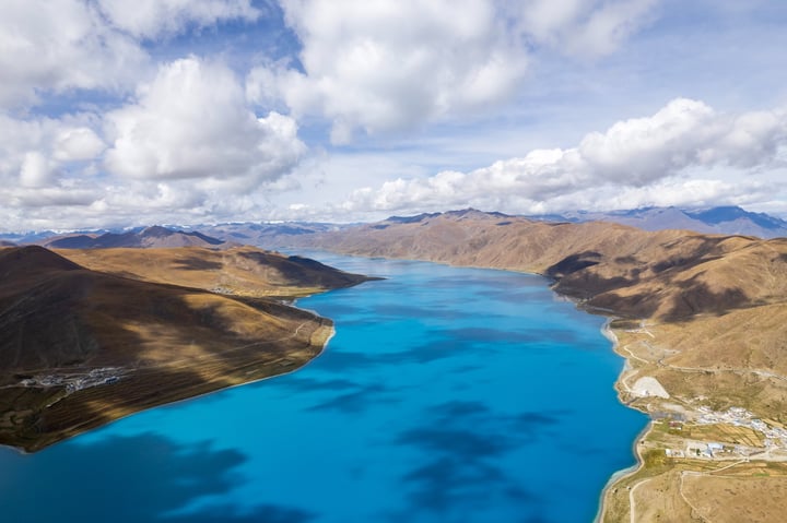 羊卓雍错航拍 ཡར་འབྲོག་གཡུ་མཚོ། Yamdrok Lake